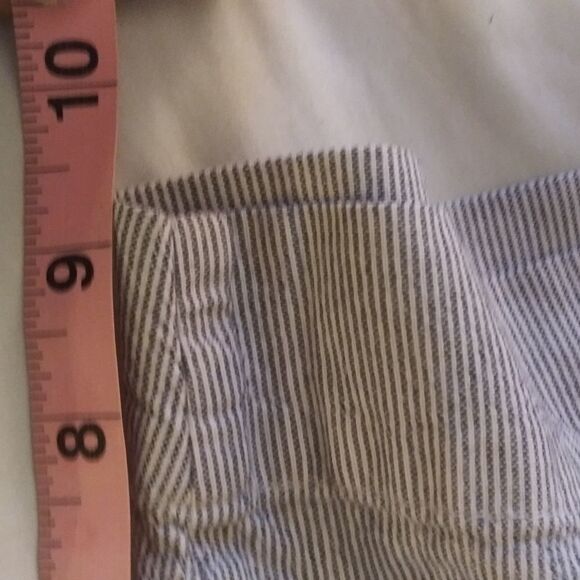 Summertime Bermuda shorts white & gray stripes - Picture 6 of 7